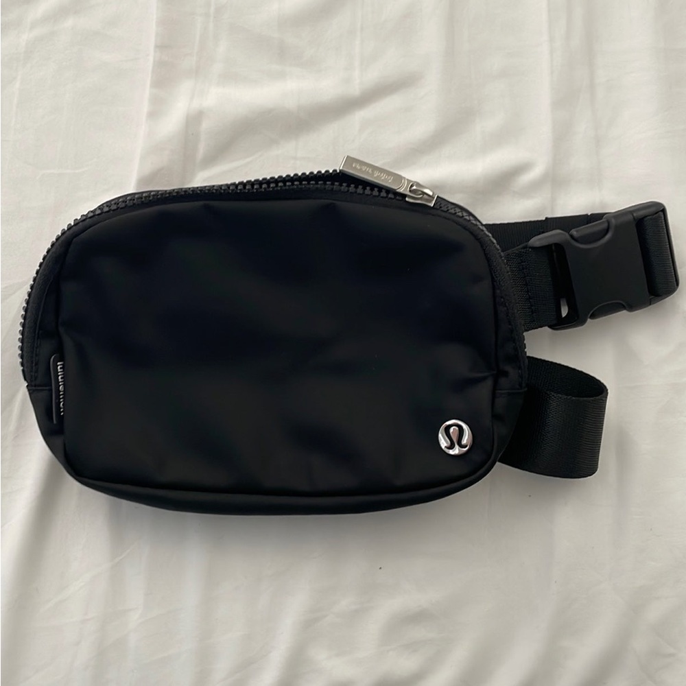 lululemon everywhere belt bag